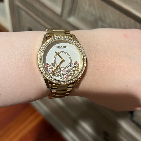 Coach only worn once Watch with spinning flowers - Picture 3 of 3